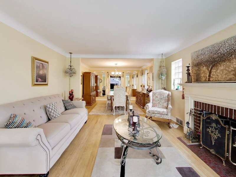 2908 W Birchwood Avenue Chicago IL 60645