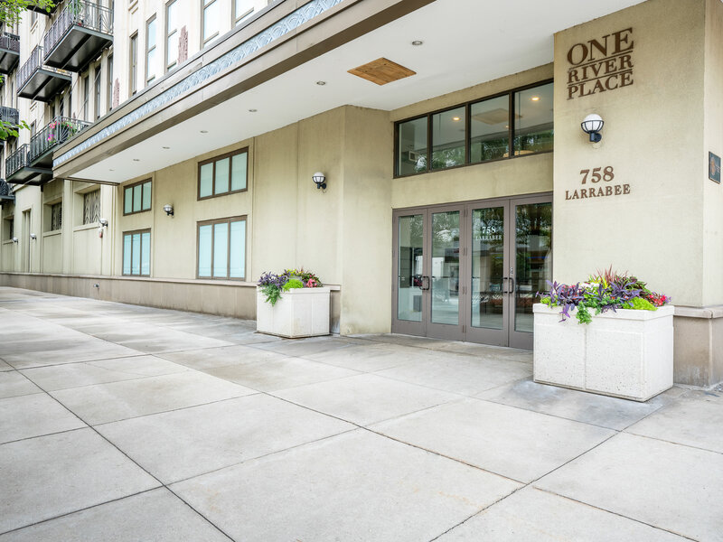 758 N Larrabee Street Chicago IL 60654
