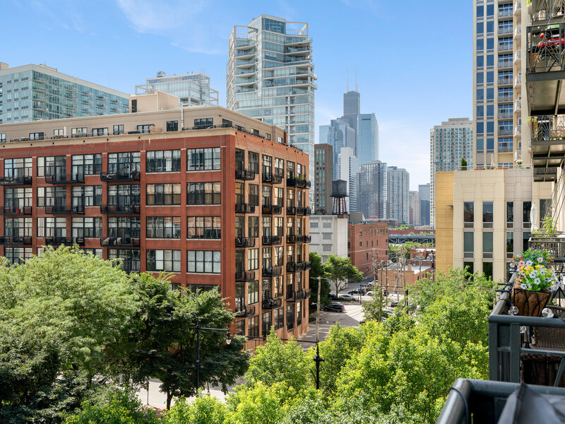 758 N Larrabee Street Chicago IL 60654