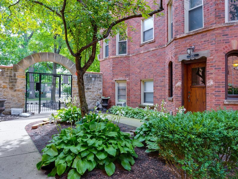 4124 N Kedvale Avenue Chicago IL 60641