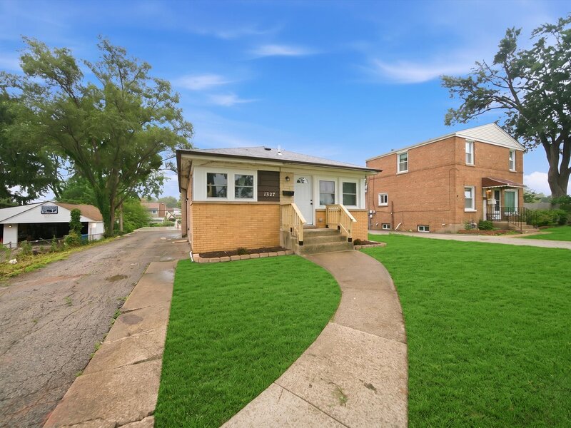 1327 S Wolf Road Hillside IL 60162