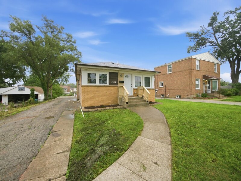 1327 S Wolf Road Hillside IL 60162