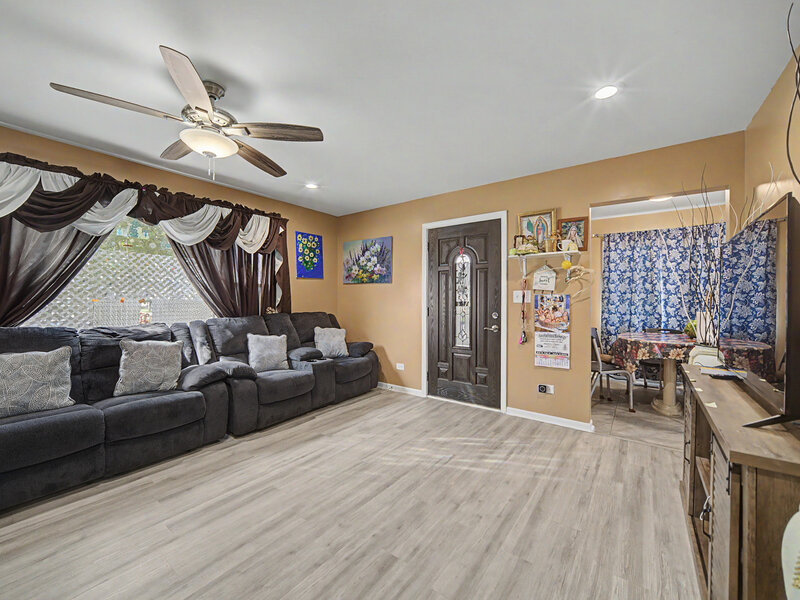8043 Salisbury Avenue Lyons IL 60534