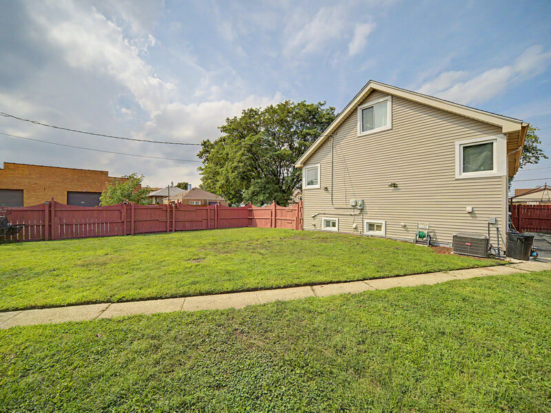 8043 Salisbury Avenue Lyons IL 60534