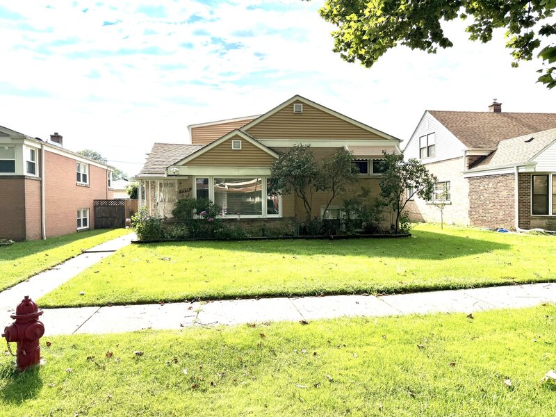 7536 Kildare Avenue Skokie IL 60076