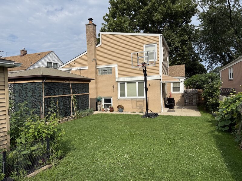 7536 Kildare Avenue Skokie IL 60076