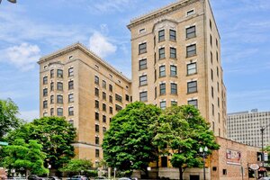 Photo of 559 W Surf Street Chicago IL 60657 Unit 500