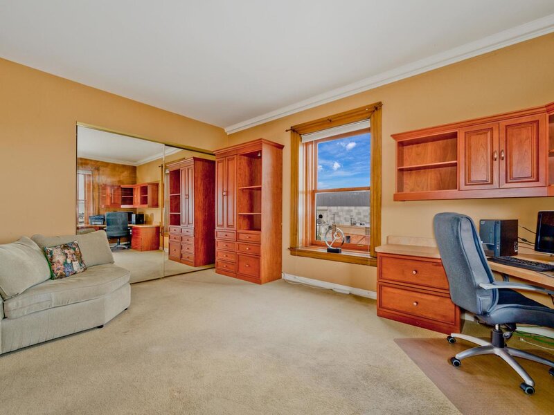 559 W Surf Street Chicago IL 60657