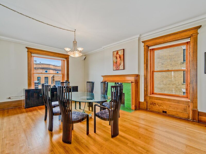 559 W Surf Street Chicago IL 60657