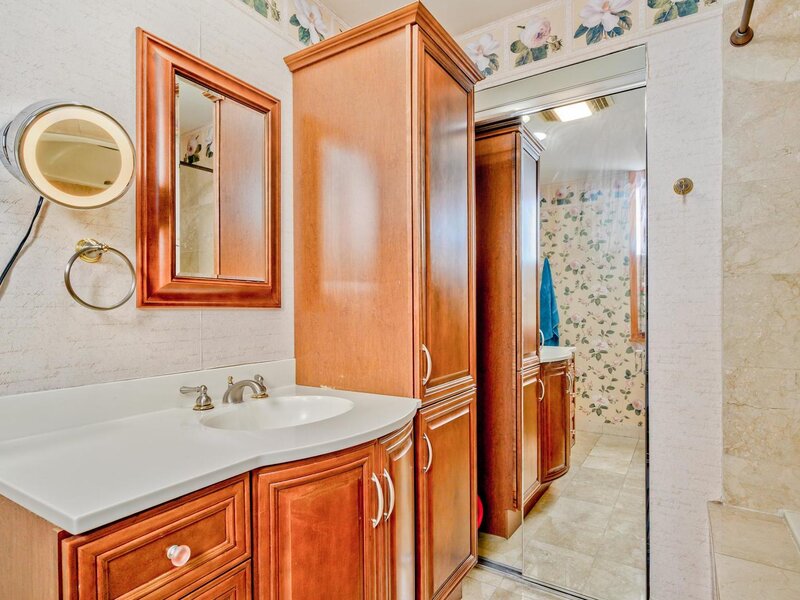 559 W Surf Street Chicago IL 60657