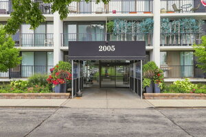 Photo of 2005 S Finley Road Lombard IL 60148 Unit 604