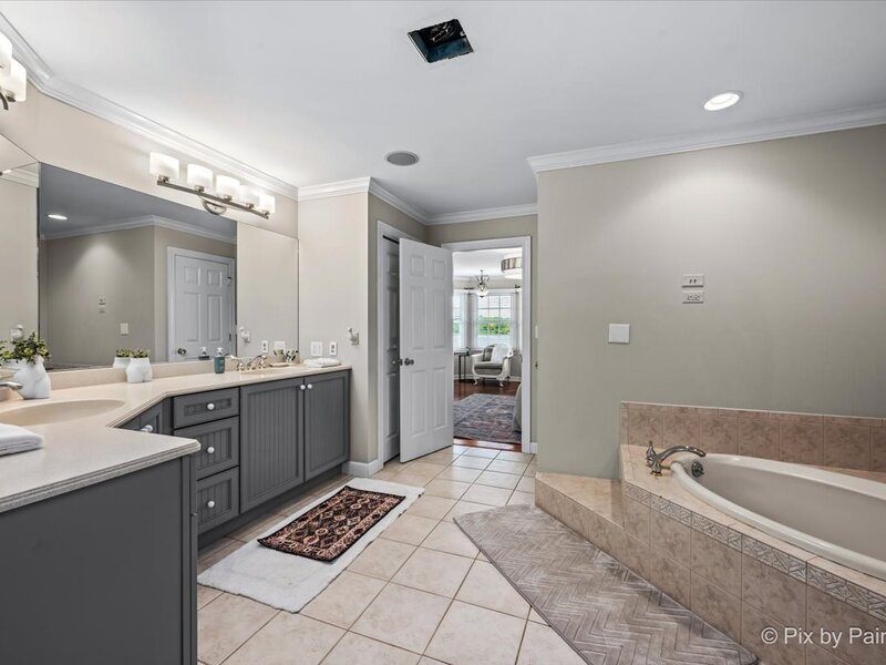 15 Shoshoni Trail Lake Villa IL 60046