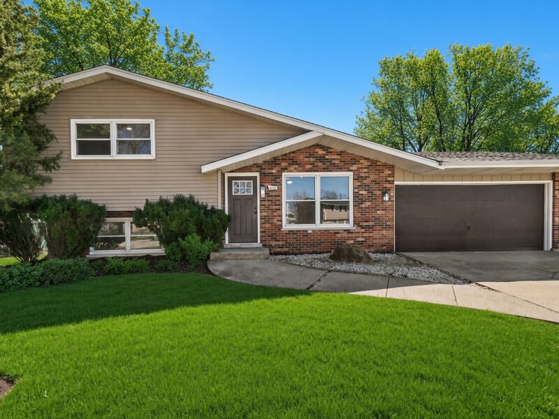 6151 Victoria Drive Oak Forest IL 60452