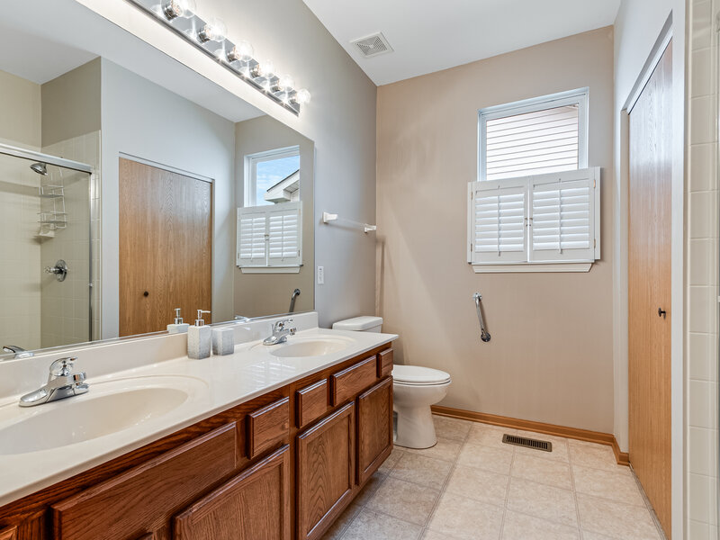 676 S Wellston Lane Romeoville IL 60446