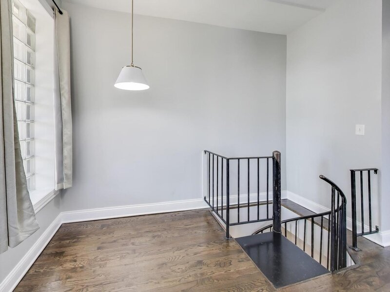 313 E 60th Street Chicago IL 60637