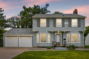 Photo of 917 Holmes Street Bettendorf IA 52722