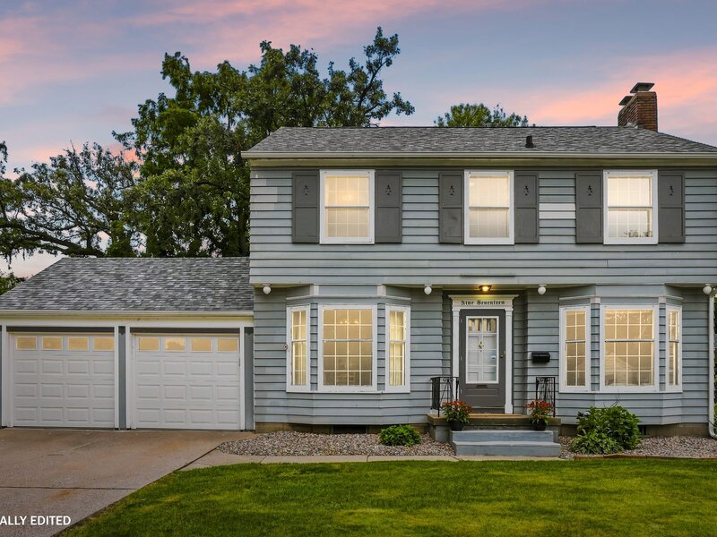 917 Holmes Street Bettendorf IA 52722