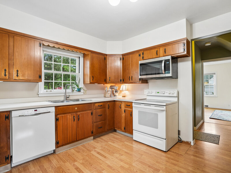 917 Holmes Street Bettendorf IA 52722