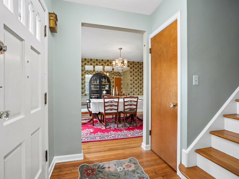 917 Holmes Street Bettendorf IA 52722