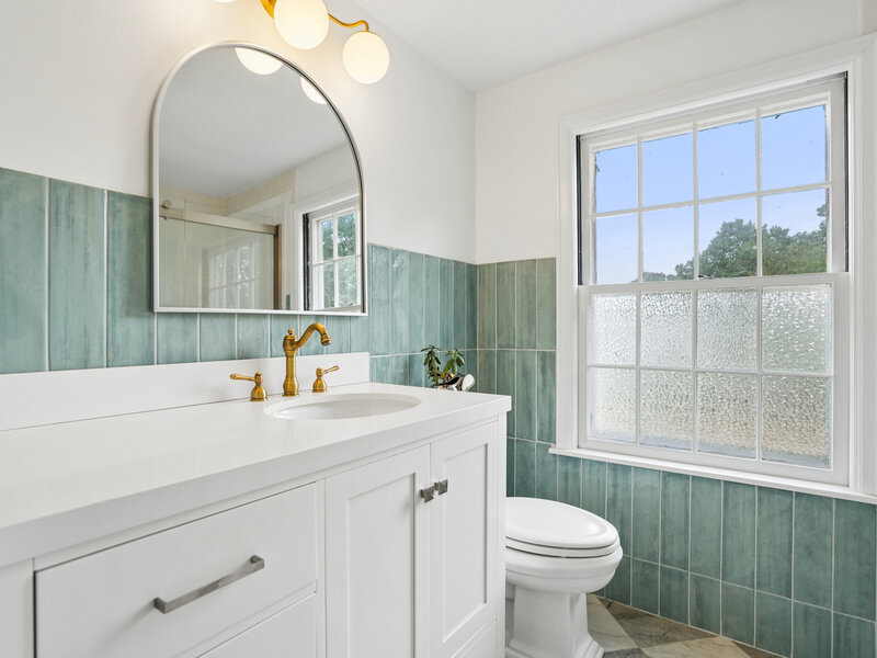 917 Holmes Street Bettendorf IA 52722