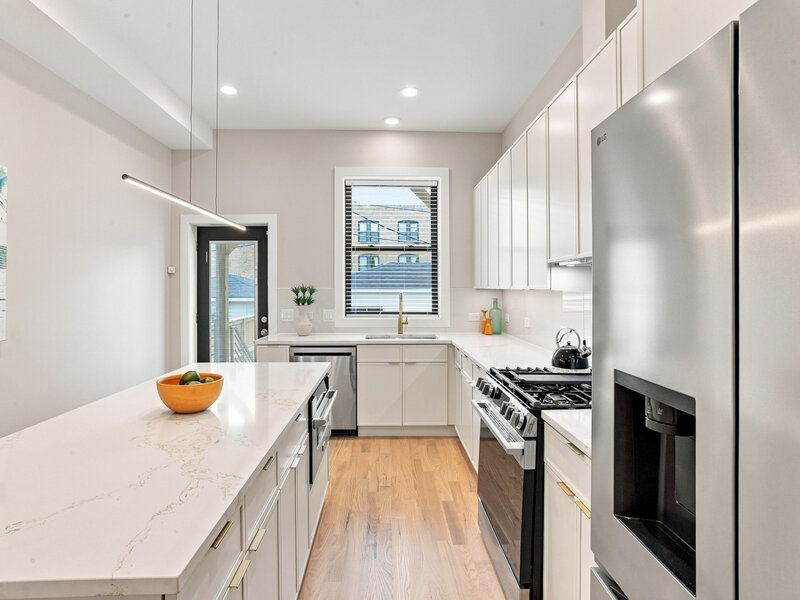 435 E 46th Place Chicago IL 60653