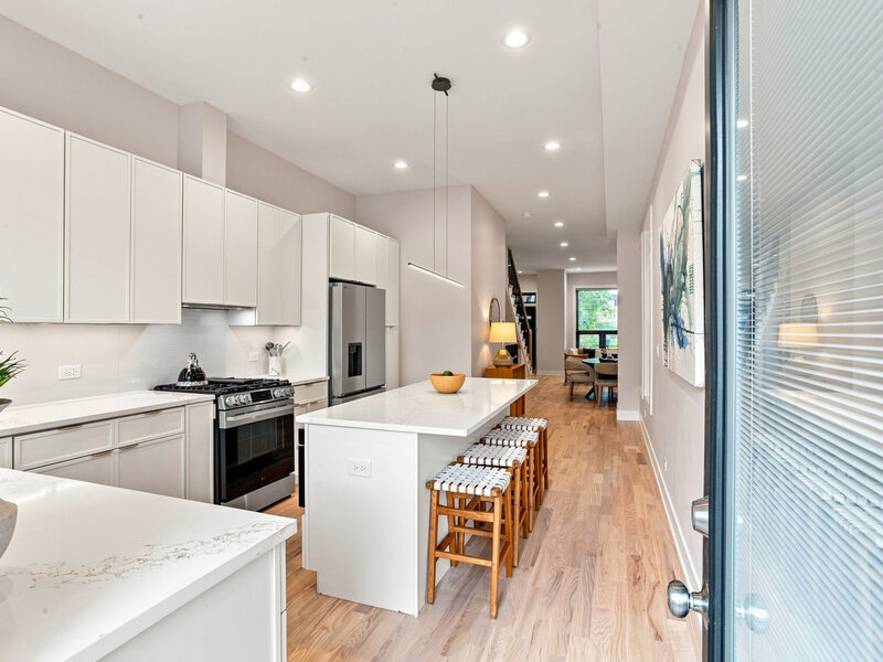 435 E 46th Place Chicago IL 60653