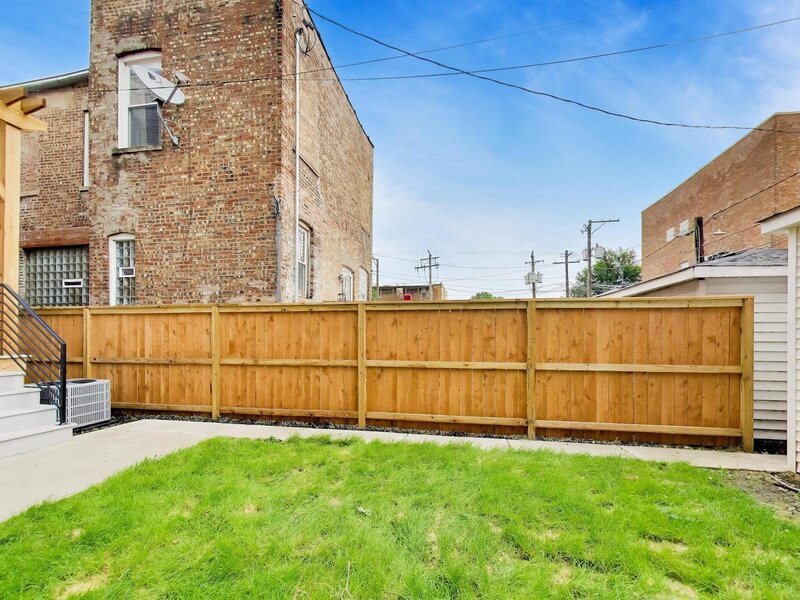 435 E 46th Place Chicago IL 60653