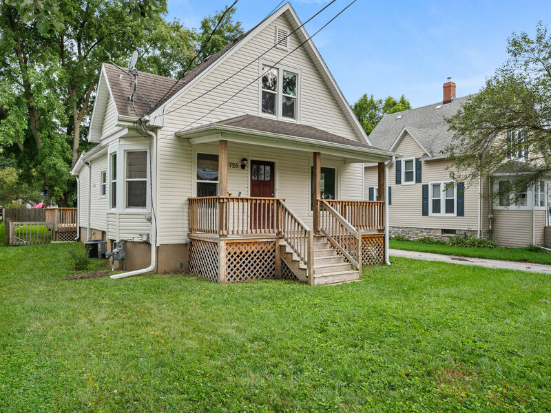 725 N 11th Street Dekalb IL 60115