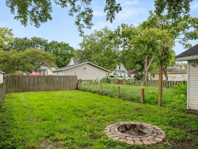 725 N 11th Street Dekalb IL 60115