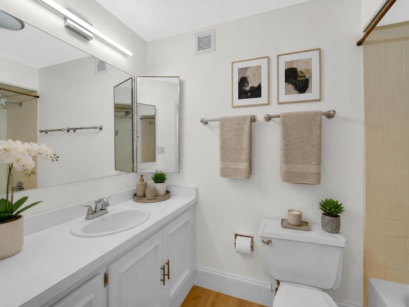 2100 N Lincoln Park West Avenue Chicago IL 60614