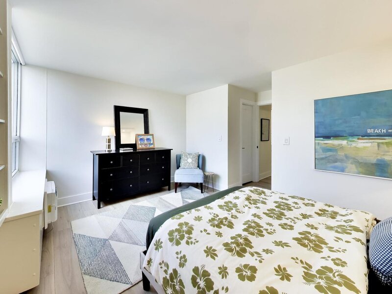 1355 N Sandburg Terrace Chicago IL 60610