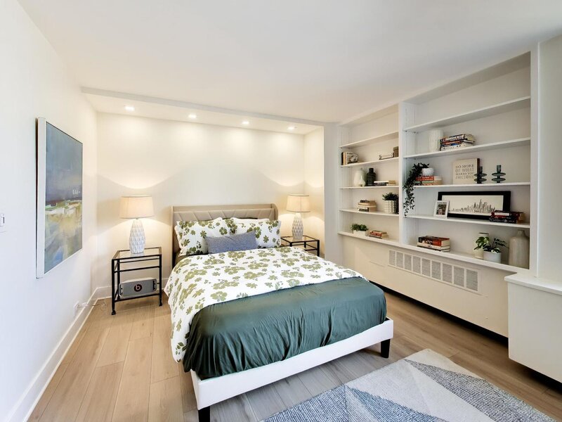 1355 N Sandburg Terrace Chicago IL 60610