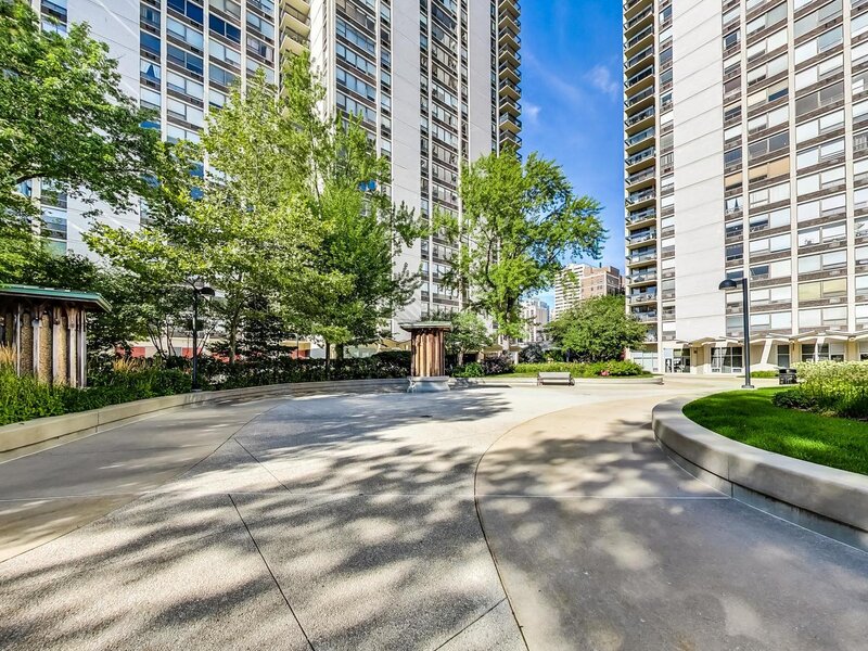 1355 N Sandburg Terrace Chicago IL 60610