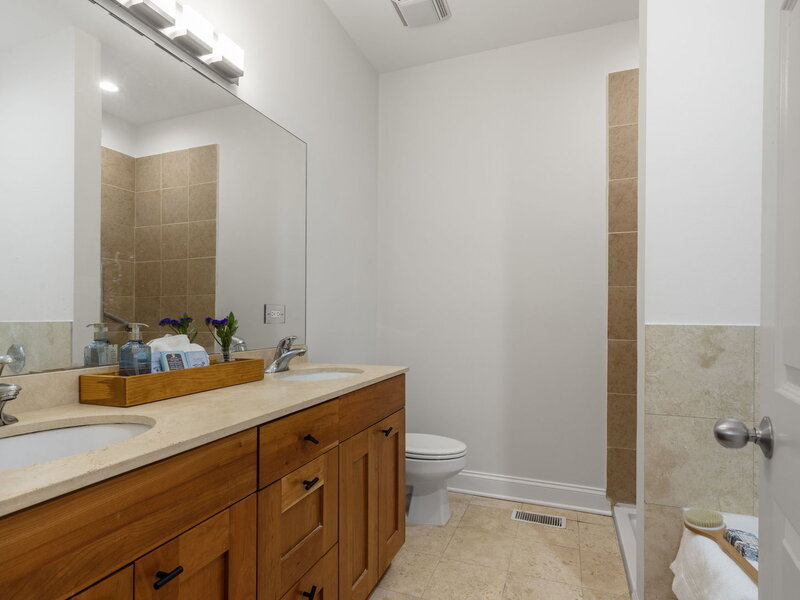4662 N Winthrop Avenue Chicago IL 60640