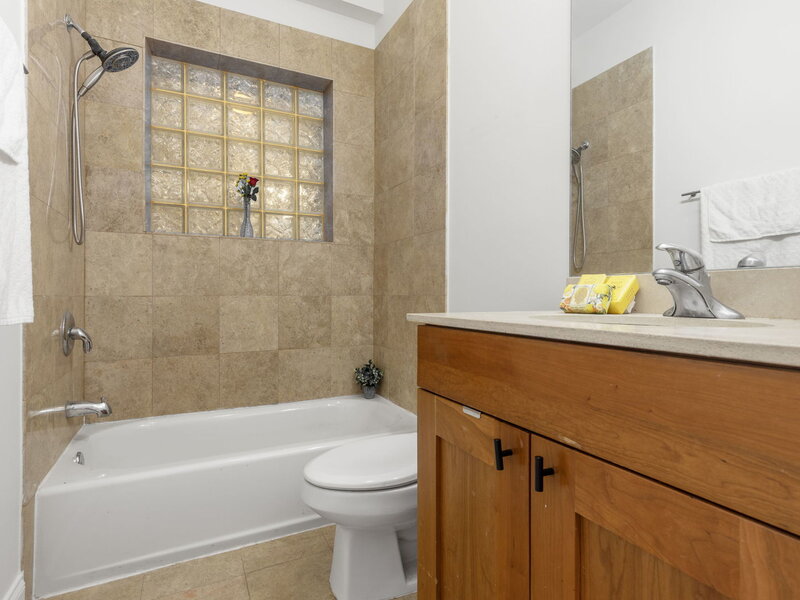 4662 N Winthrop Avenue Chicago IL 60640