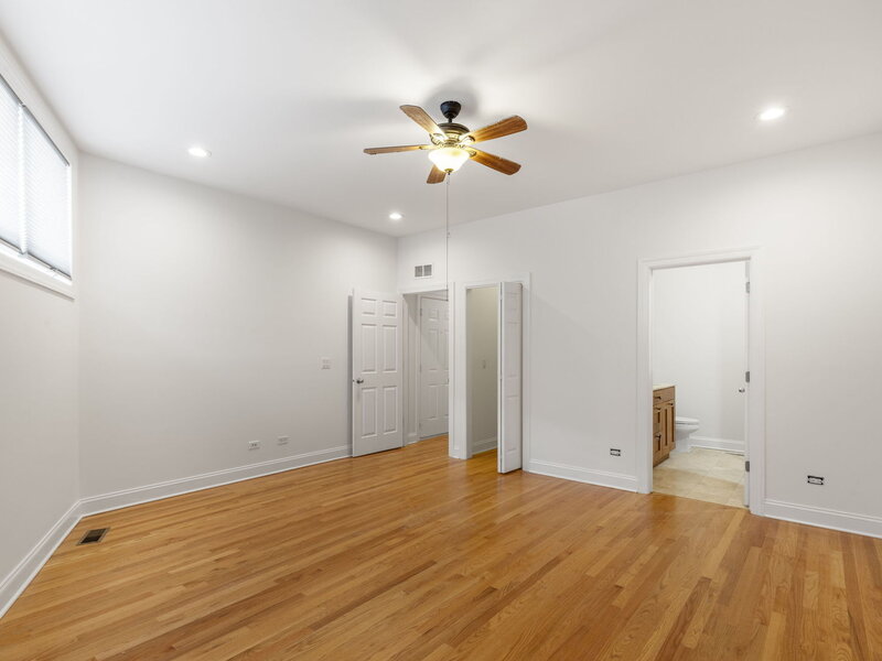 4662 N Winthrop Avenue Chicago IL 60640