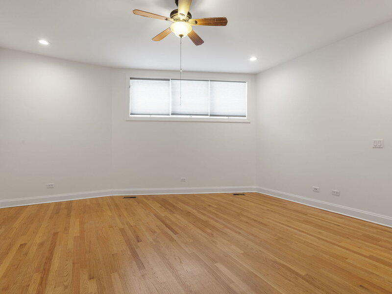 4662 N Winthrop Avenue Chicago IL 60640