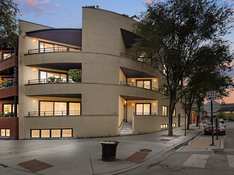 4662 N Winthrop Avenue Chicago IL 60640