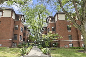 Photo of 821 Lake Street Oak Park IL 60301 Unit 2S