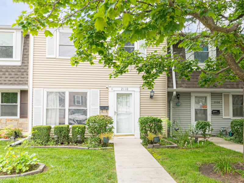 2110 Stanley Court Schaumburg IL 60194