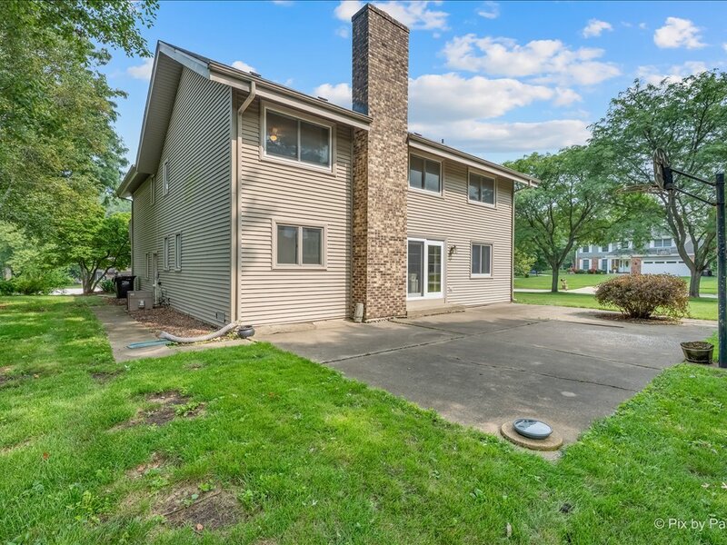 852 Woodmar Drive Crystal Lake IL 60014