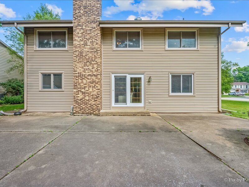 852 Woodmar Drive Crystal Lake IL 60014