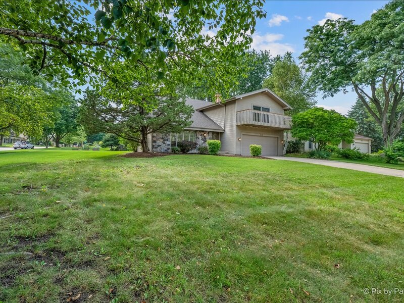 852 Woodmar Drive Crystal Lake IL 60014