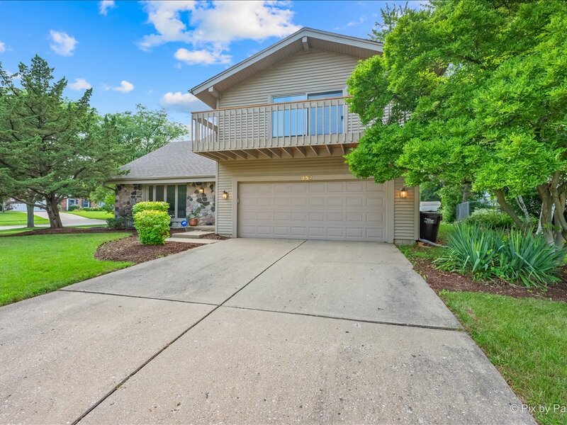 852 Woodmar Drive Crystal Lake IL 60014