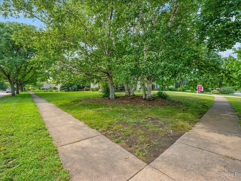 852 Woodmar Drive Crystal Lake IL 60014
