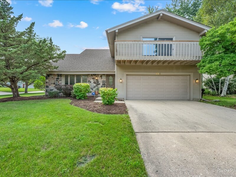 852 Woodmar Drive Crystal Lake IL 60014