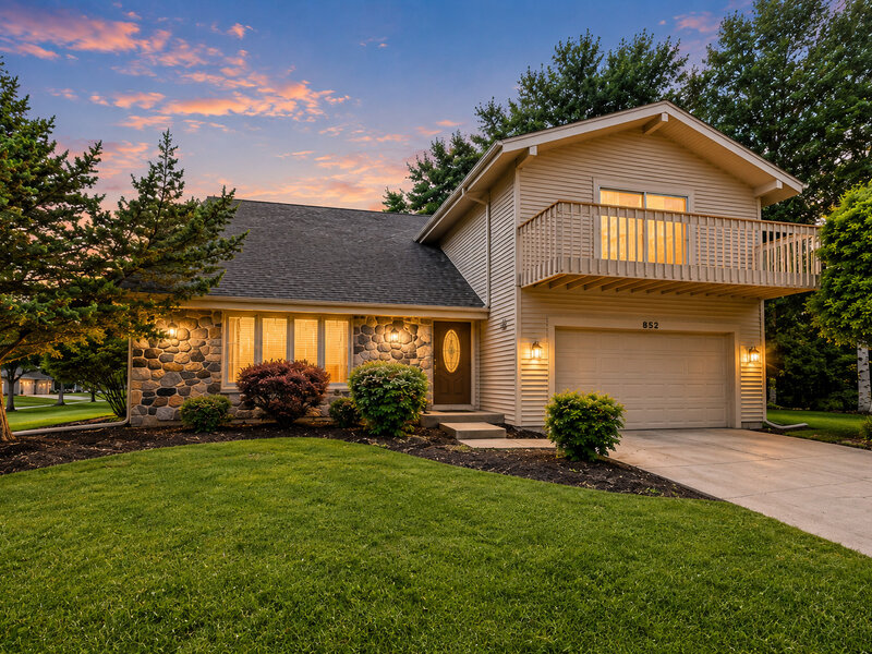 852 Woodmar Drive Crystal Lake IL 60014
