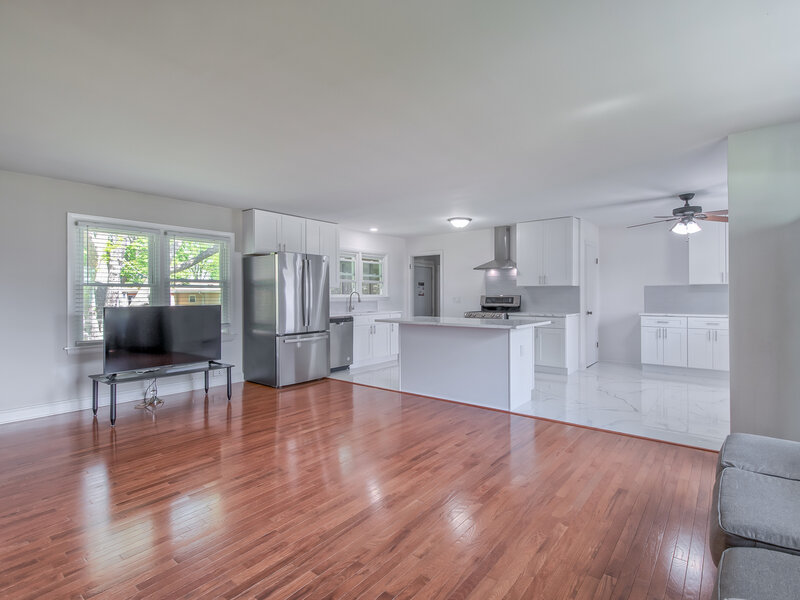 547 Reese Avenue East Dundee IL 60118