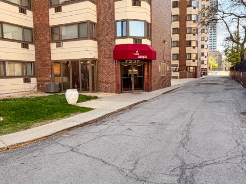 7337 S South Shore Drive Chicago IL 60649