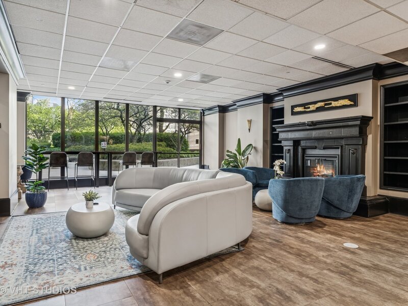 10 E Ontario Street Chicago IL 60611